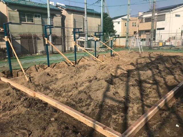 スチール強化型腕付高鉄棒　施工中の様子
