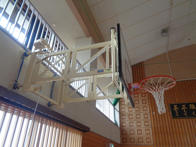 小学校　屋内運動場非構造物落下防止対策工事