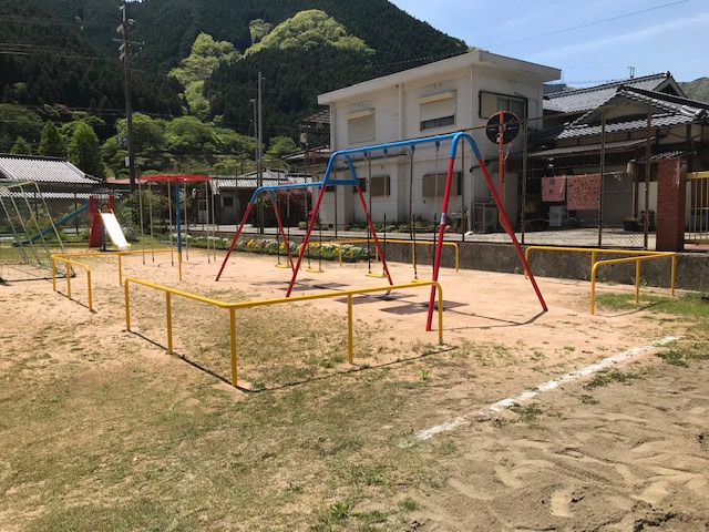 ブランコには囲いができました