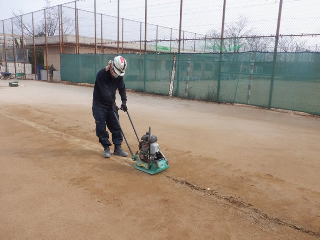 ラインを引くための作業中の様子

