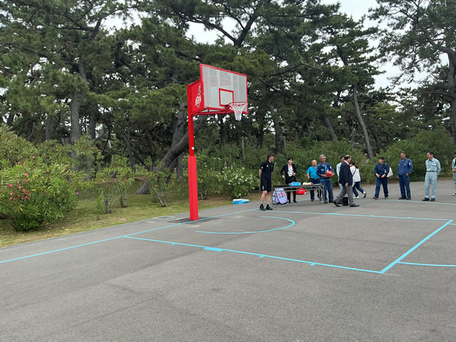単柱式バスケットゴール