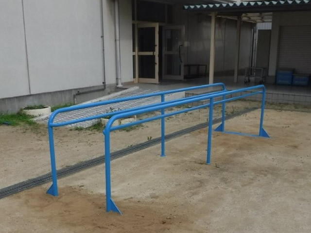 大阪市立歌島小学校　中庭