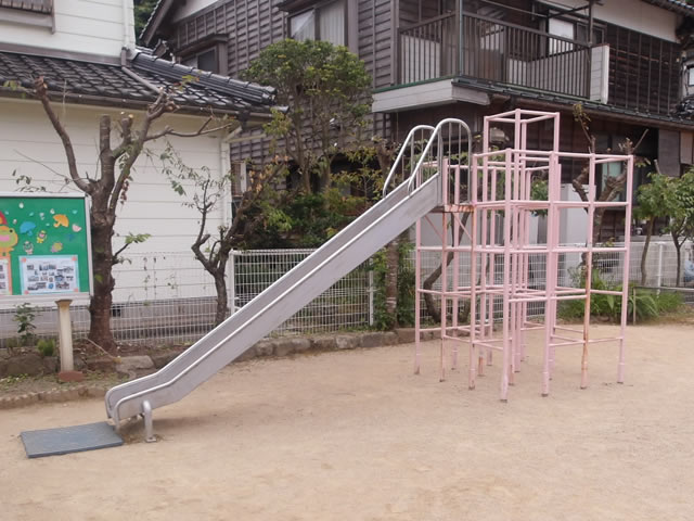 施工前の滑り台