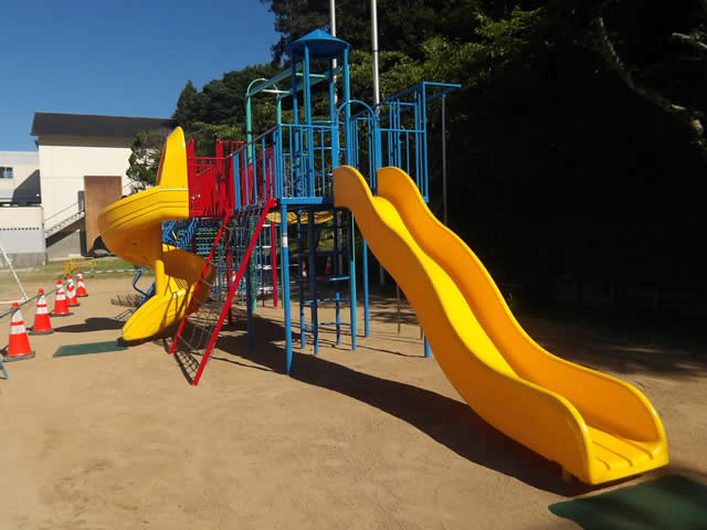 新井小学校遊具設置工事