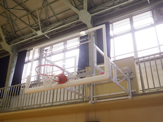 体育館バスケットゴール改修事例　高等学校　