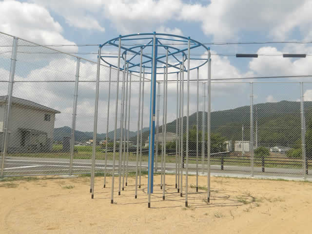 吉見・三輪統合小学校　遊具設置工事