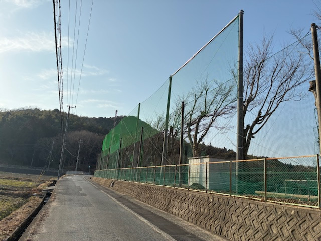 中学校グラウンド　防球ネット設置