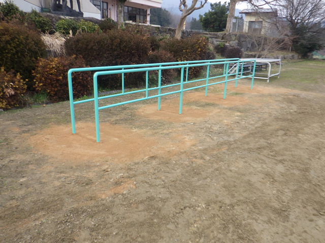 小学校グラウンド遊具設置
