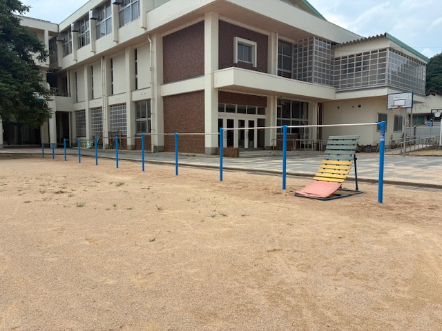 小学校遊具エリア鉄棒更新工事